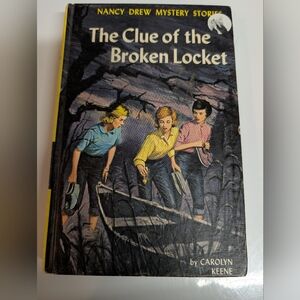 Nancy Drew Mystery Stories: The Clue of the Broken Locket Book